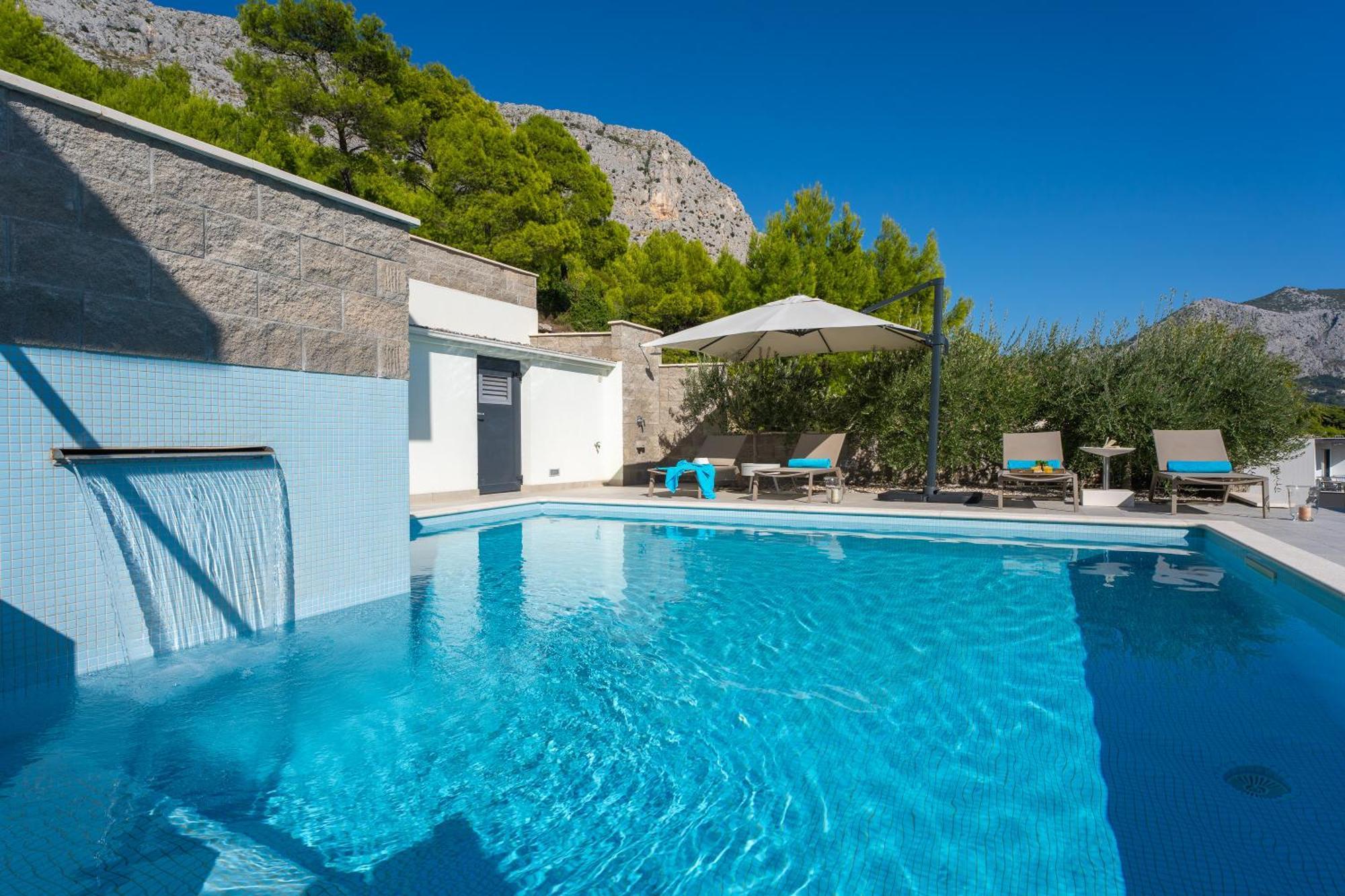 Villa Allegra With 32Msq Heated Pool, 300M Far From Sandy Beaches, Open Sea View 오미스 외부 사진